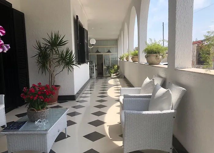 尼古拉斯别墅酒店 3*